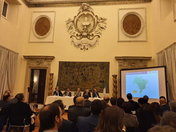 Sócio Felipe Cargnin representa a Mourão Campos em uma missão comercial de lançamento do "Guida Giuridica per le opportunità d’affari in Brasile" 2 2 4